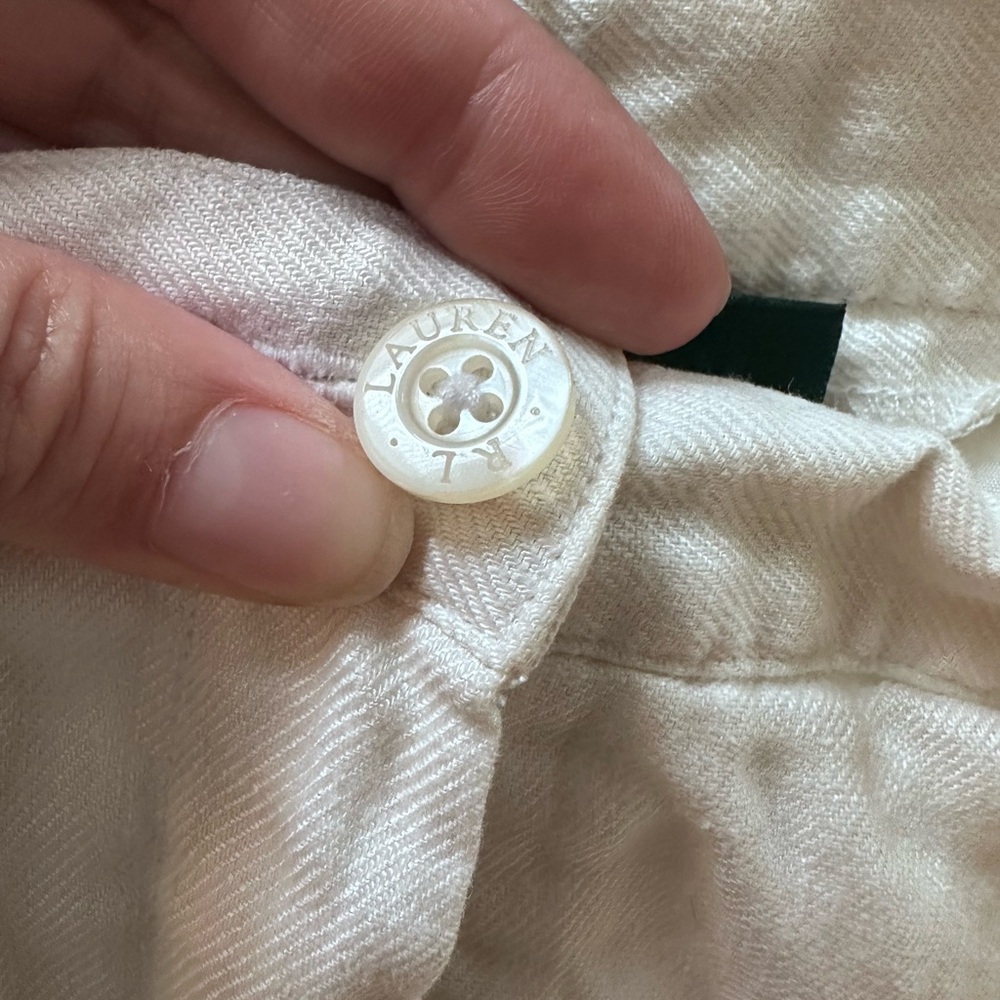 Ralph Lauren Elegant Cream Linen Shorts - Picture 3 of 13